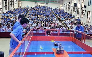 Trường CĐ nghề Việt Nam - Singapore giành huy chương vàng cuộc thi "Robot RacingBots 2025"