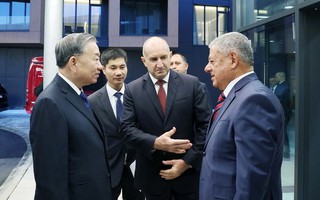 Tổng thống Rumen Radev giới thiệu với Tổng Bí thư Tô Lâm về công nghiệp quốc phòng Bulgaria