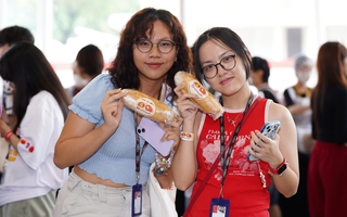Một trường ĐH xác lập kỷ lục Guinness với bánh mì Việt Nam