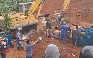 Sập móng nhà đang xây dựng, 2 cha con tử vong