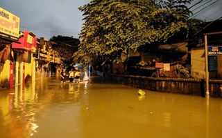 Nước sông lên nhanh, trung tâm TP Huế nhiều nơi bị ngập