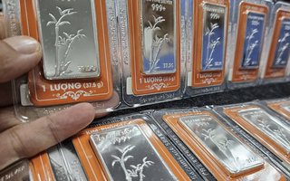 Giá bạc hôm nay 27-10: Tiếp tục giảm sâu, người đầu tư bạc khóc ròng