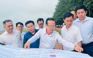 Phó Chủ tịch UBND TP HCM Bùi Minh Thạnh khảo sát dự án đường Vành đai 4 - TP HCM