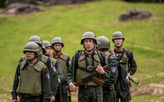 Tăng Duy Tân "nhập viện"