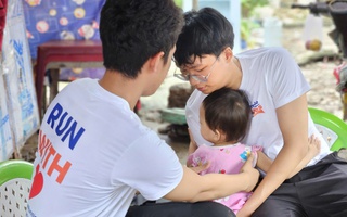 Hành động đẹp của 3 học sinh quyên góp tiền cho trẻ em mồ côi