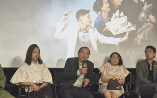 Nghệ sĩ Ái Như thấy thú vị khi "nằm" trong... quan tài