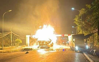 Xe bồn phát nổ kinh hoàng, rung chuyển mặt đất