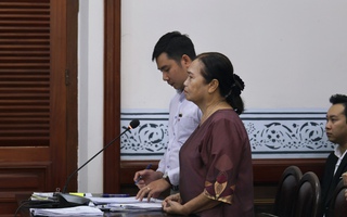 Mẹ người mẫu Đức Tiến đặt nghi vấn con dâu đã nhận số tiền phúng điếu lớn mà không công khai