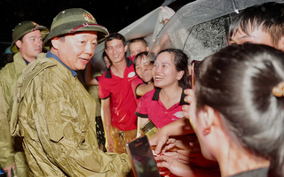 Phó Thủ tướng Trần Hồng Hà: Không để người dân vùng lũ đói rét