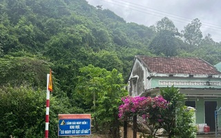 Gia Lai di dời khẩn 59 hộ dân khỏi khu vực sạt lở núi ngay trong đêm