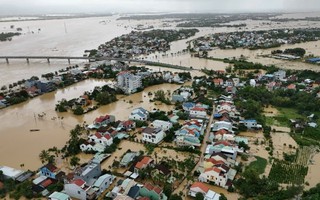 Nhiều khu dân cư ở Quảng Trị ngập sâu, 2 người chết và mất tích vì mưa lũ