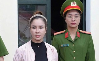 Một nữ hiệu trưởng bị bắt