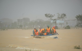 Thêm 5 người mất tích trong cơn lũ lịch sử tại Huế