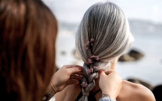 Liên hệ bất ngờ giữa tóc bạc và ung thư: Một tin tốt