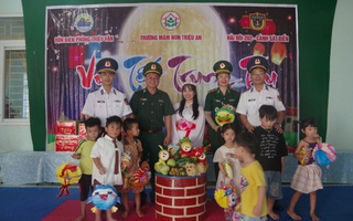 Hải đội 202 mang Tết Trung thu đến học sinh vùng biển