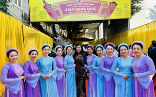 Thu Hà, Minh Vượng và đông nghệ sĩ lễ dâng hương Đền Vân Thị – Ninh Bình