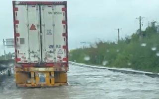 Tuyến cao tốc Vĩnh Hảo – Phan Thiết ngập nước, cấm tạm thời một chiều lưu thông