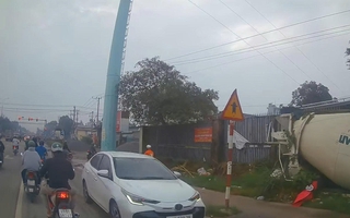 Xác minh xe ô tô chạy ngược chiều trên đường Mỹ Phước - Tân Vạn