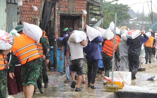 CLIP: 48 giờ lấy sức người chống thế nước, cứu kè biển An Lương