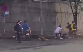 Truy xét nhóm học sinh đánh nhau ngay giao lộ ở TP HCM