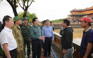 Phó Thủ tướng Mai Văn Chính kiểm tra di tích Đại nội Huế, tỉnh Hà Tỉnh