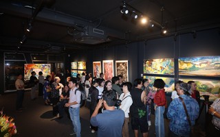 Triển lãm "Hi.69": Khi hai dòng phù sa gặp nhau trên toan vẽ