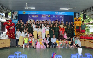 Trung thu nghĩa tình của chiến sĩ với trẻ em Làng SOS Gò Vấp