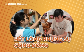 Bạn trẻ làm tủ sách miễn phí cho bệnh nhân, thả rùa con về biển