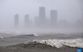 Bão Matmo đổ bộ Trung Quốc, gió giật cấp 14, sóng cao 4 m