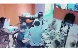 CLIP: Nghi là người phụ nữ uống "chén râu" trước khi lái xe tông chủ tịch xã tử vong