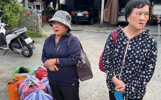 Lộ lô hàng lạ của hai phụ nữ trên xe khách vào Huế