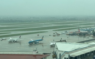 Nguyên nhân 17 chuyến phải bay chờ để hạ cánh xuống Nội Bài