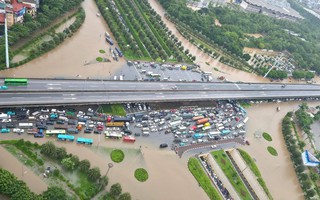 Ngã tư Trần Duy Hưng - Đại Lộ Thăng Long - Khuất Duy Tiến thành “ốc đảo”