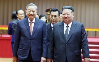 Tổng Bí thư, Chủ tịch Quốc vụ Kim Jong Un chủ trì lễ đón Tổng Bí thư Tô Lâm