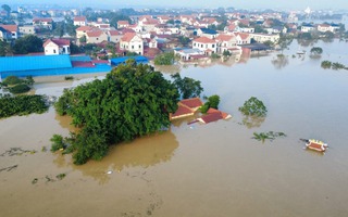 VIDEO: Nhiều khu dân cư ở Bắc Ninh nước ngập mái nhà trong trận lũ lịch sử