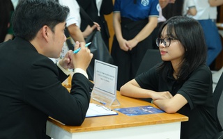 Gần 10.000 sinh viên và người lao động "săn" việc tại ngày hội việc làm