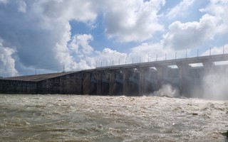 Thủy điện lớn nhất miền Nam mở cửa xả tràn thứ 4, nguy cơ ngập hạ du sông Đồng Nai