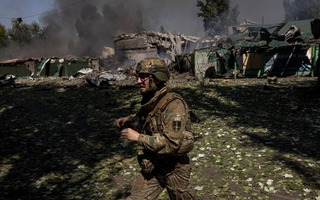 Giao tranh Nga – Ukraine nóng rực cả trên bộ và trên biển