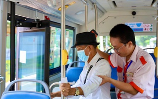 Người cao tuổi đi xe buýt tại TP HCM cần lưu ý điều này