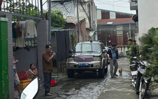 Cơ quan chức năng TP HCM đến hiện trường "khu nhà xây trên đất người khác"