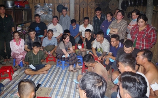 Công an Tây Ninh "đột kích" căn nhà hoang, tóm gọn 43 đối tượng đánh bạc