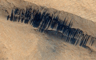 "Mã vạch ngoài hành tinh” bí ẩn trên sườn núi