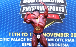 NÓNG: Phạm Văn Mách lần thứ 7 lên đỉnh thế giới