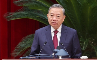 Tiếp tục hoàn thiện bộ máy chính trị