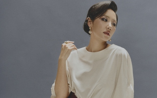 Văn Mai Hương gây tò mò