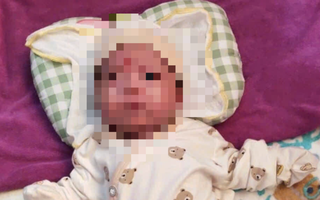 Bé gái 20 ngày tuổi bị bỏ rơi trước nhà dân lúc nửa đêm ở Cần Thơ