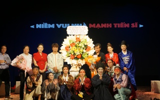 Nghệ sĩ Hàn Quốc diễn kịch hài dân gian, khán giả và nghệ sĩ TP HCM thích thú