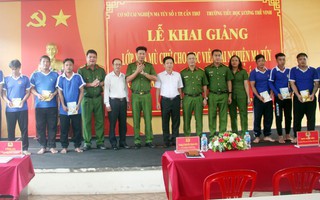 Công an TP Cần Thơ mở lớp xoá mù chữ cho học viên cai nghiện