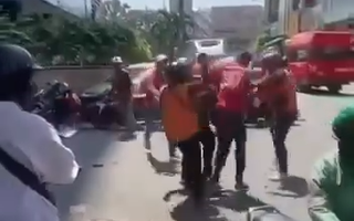 Công an lập hồ sơ 8 shipper áo cam hỗn chiến ở TP HCM