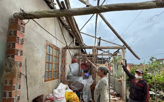 Gia Lai: Lốc xoáy bất ngờ cuốn tốc mái 10 nhà dân mới sửa sau bão